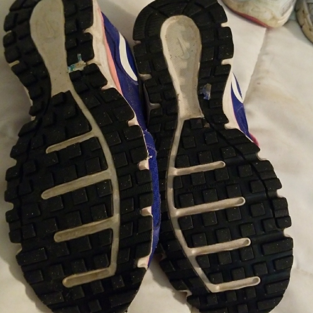 Nike - Picture 3 of 4